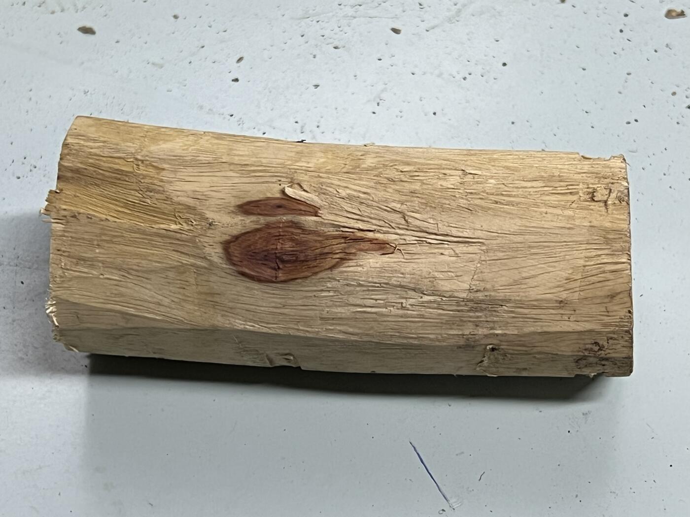 零元拍：  NO.110-2海南黄花梨原料。尺寸约115/40/40MM