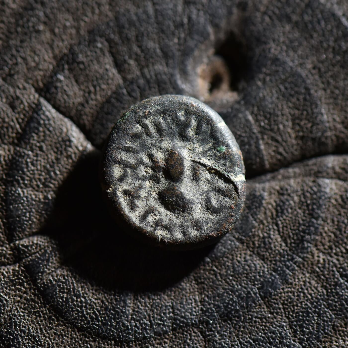 【良泉】【春节前最后一场】2月5日晚19.30点开拍！208组，本场结束后预存钱币的朋友请告知，将连同本场拍品一起邮寄，预祝诸位春节愉快！ 公元106-130年【埃兰】奥罗德斯二世，背天空之神贝罗斯（Belos）和阿拉米铭文。一德拉克马铜币，3.35克