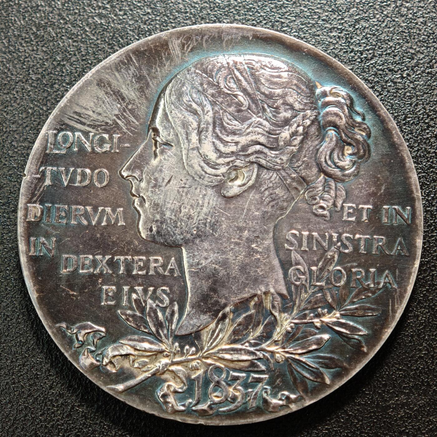 【德藏】世界币章拍卖第161期 1837年 英国维多利亚女王登基60周年纪念大银章 五彩包浆 直径约：57.7mm；重约：82.9g