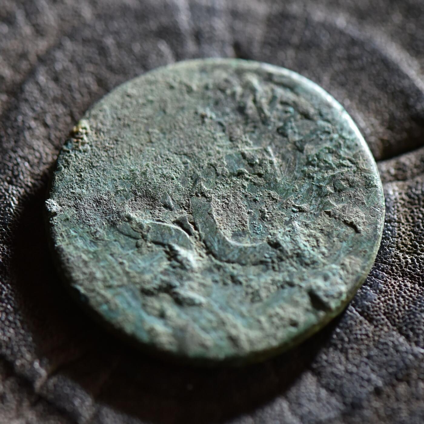 【良泉】【春节前最后一场】2月5日晚19.30点开拍！208组，本场结束后预存钱币的朋友请告知，将连同本场拍品一起邮寄，预祝诸位春节愉快！ 公元8-12 年【古罗马】奥古斯都，为养子提比略（凯撒头衔）打制的阿斯铜币，8.8克