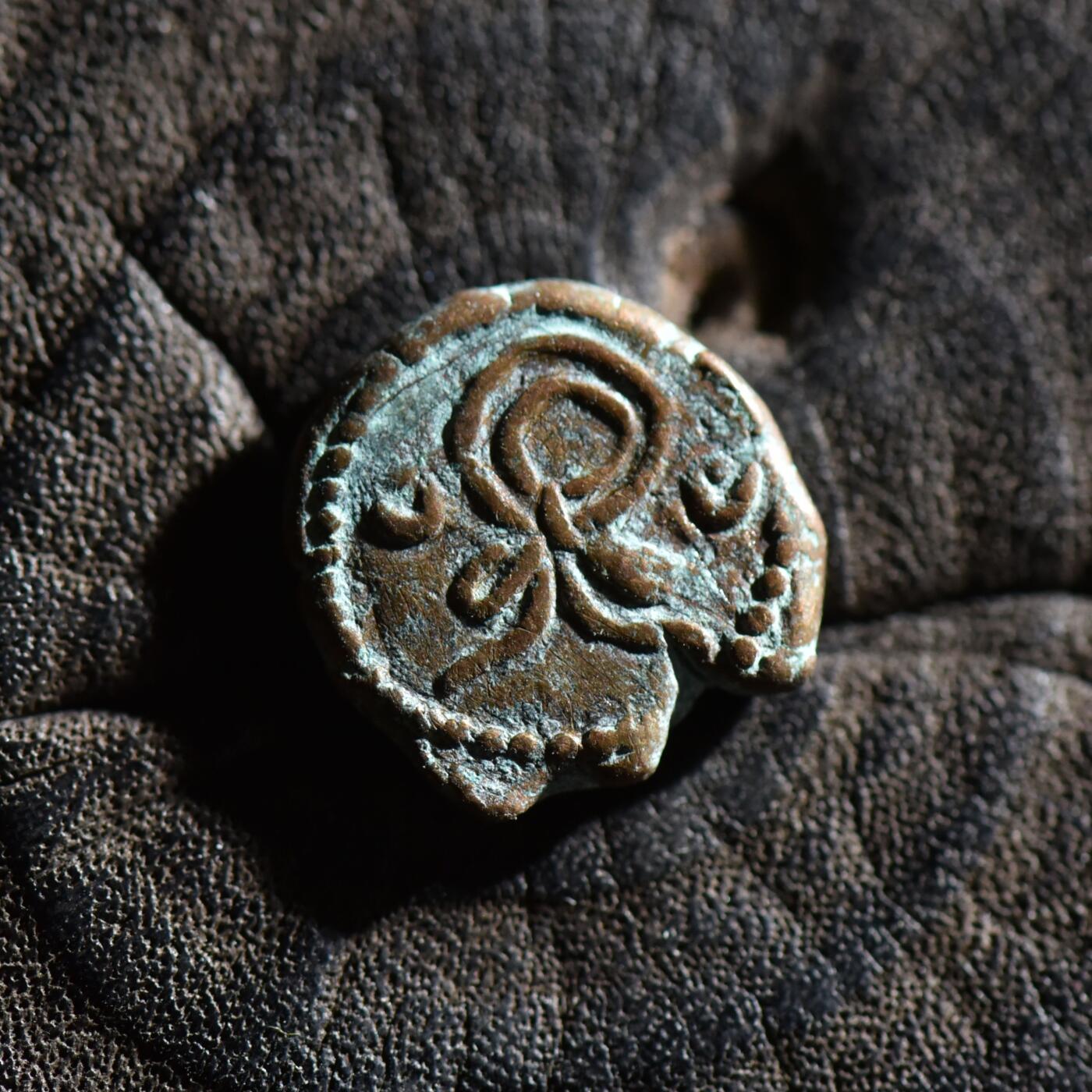 【良泉】【春节前最后一场】2月5日晚19.30点开拍！208组，本场结束后预存钱币的朋友请告知，将连同本场拍品一起邮寄，预祝诸位春节愉快！  公元1-2世纪【埃兰】弗拉特斯“花环版”铜币，2.87克