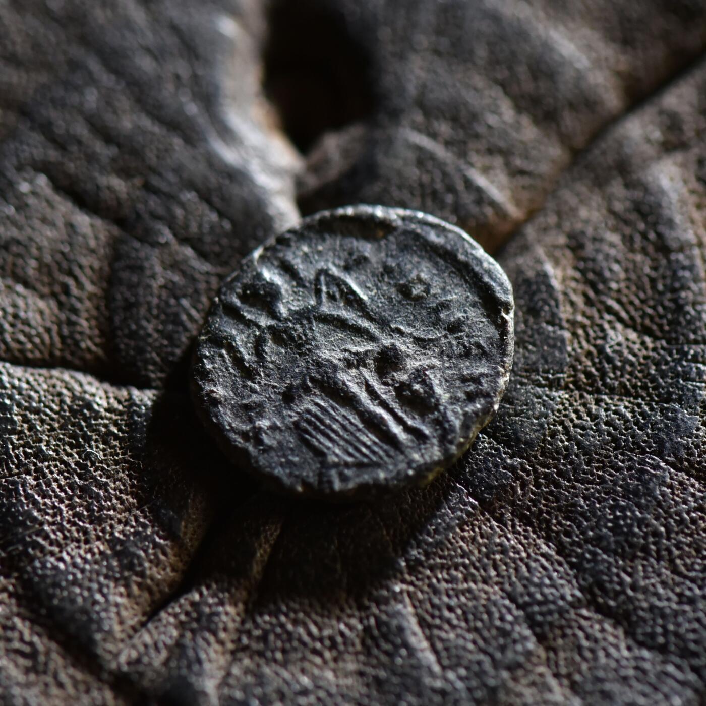 【良泉】【春节前最后一场】2月5日晚19.30点开拍！208组，本场结束后预存钱币的朋友请告知，将连同本场拍品一起邮寄，预祝诸位春节愉快！ 公元395-408年【古罗马】东罗马帝国首位皇帝-阿尔卡狄乌斯，胜利女神，微型铜币，1.32克