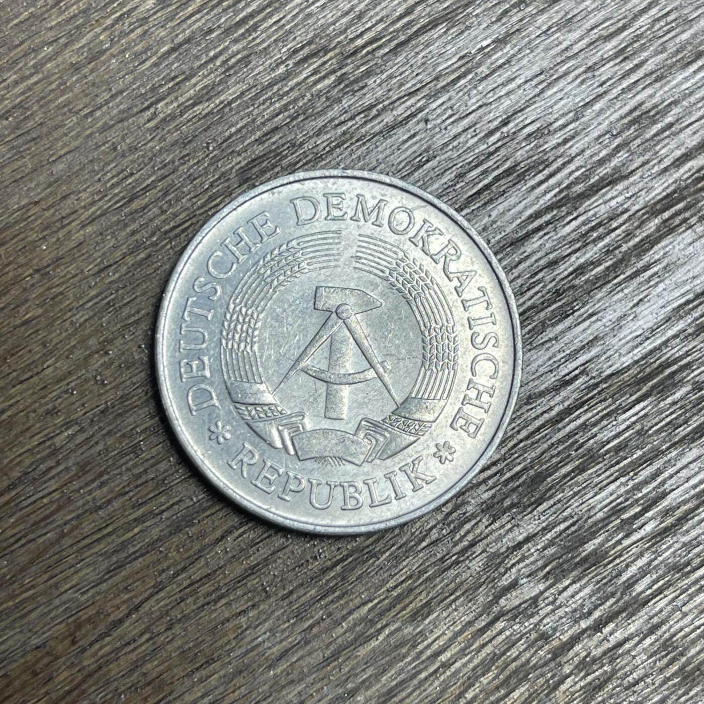 【铜匠收藏】★第137场★散币场。不寄存，30包邮。不满30元，支付5元运费。《接受代拍 代送NGC评级》 100【无寄存】1982 民主德国 1马克 铝币