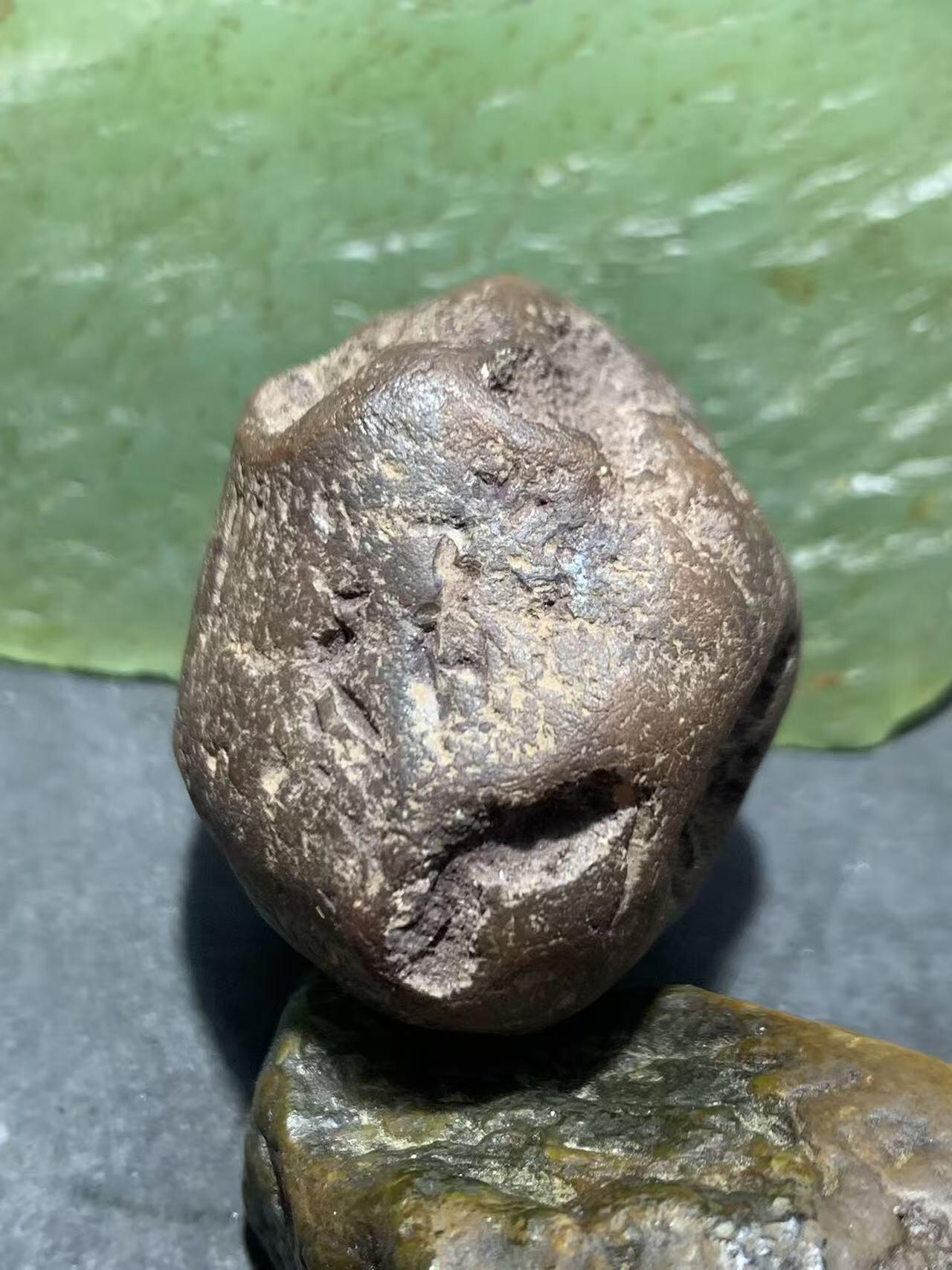 精美铁皮开窗料南红玛瑙原石一颗，