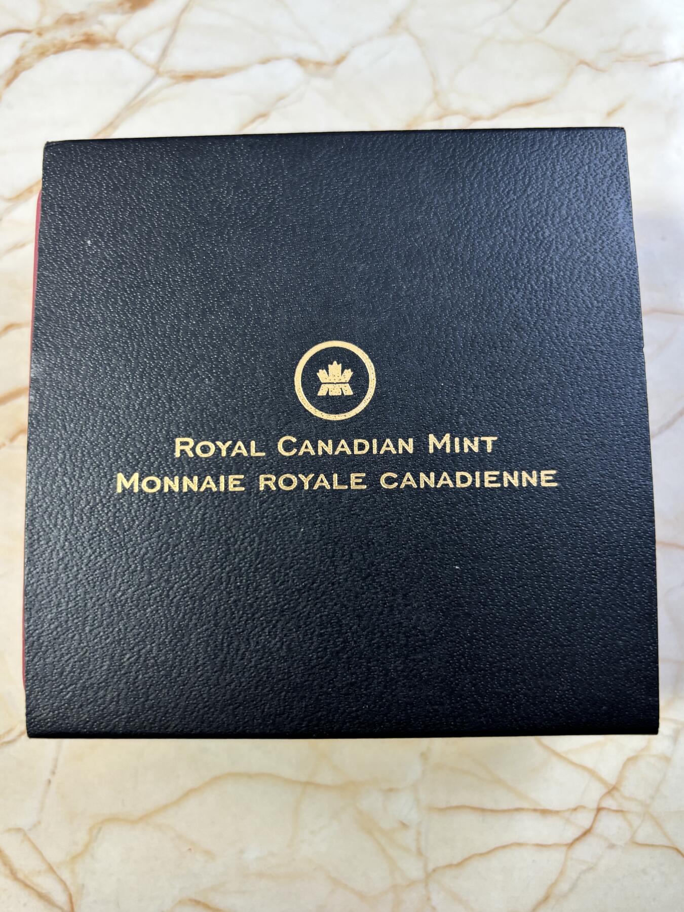 第187期拍卖 加拿大2012年蜜蜂镶嵌威尼斯彩色玻璃1盎司银币，9999银，发行10000枚