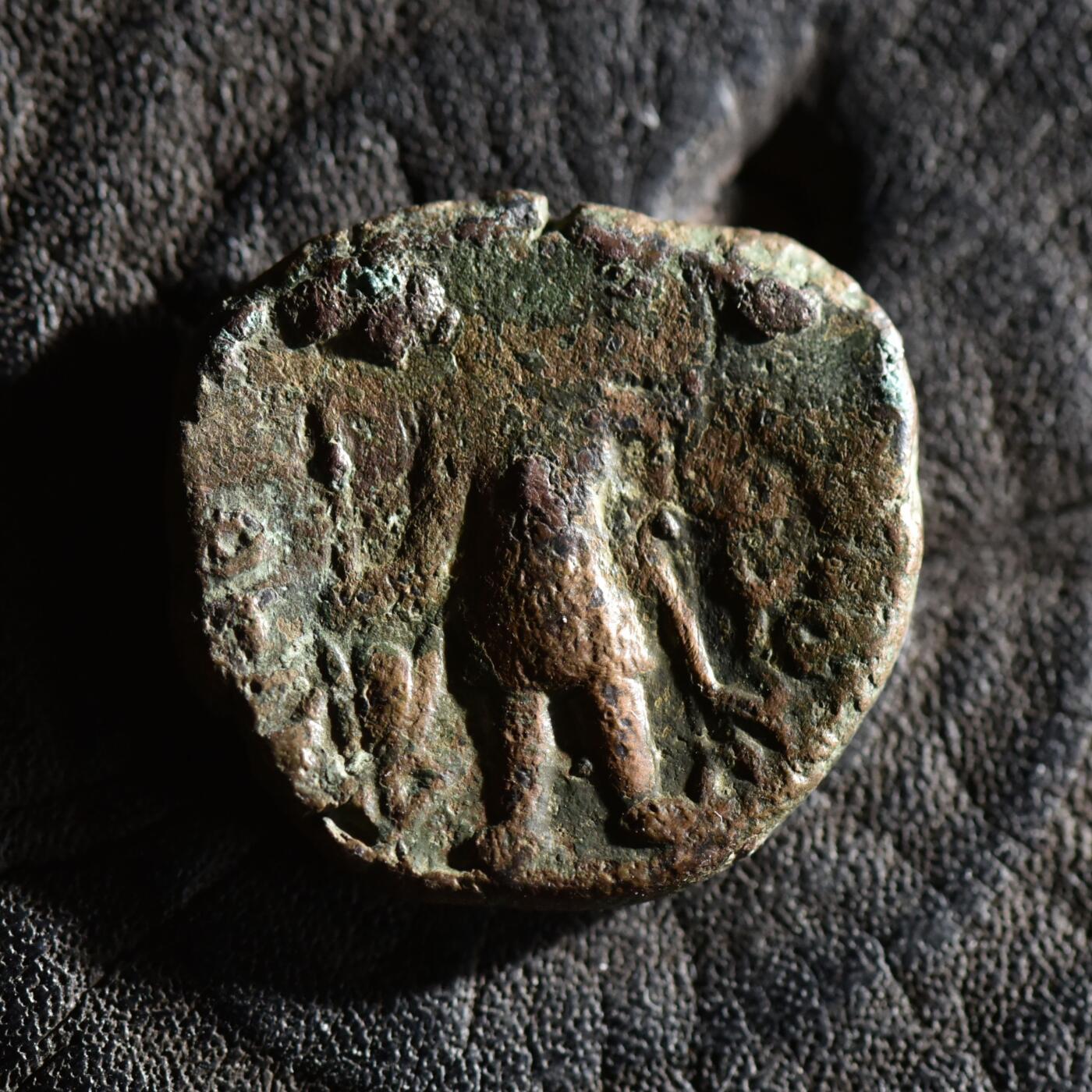 【良泉】【春节前最后一场】2月5日晚19.30点开拍！208组，本场结束后预存钱币的朋友请告知，将连同本场拍品一起邮寄，预祝诸位春节愉快！ 公元247-267年【古印度】贵霜，婆湿色伽“湿婆瘤牛”铜币，5.4克