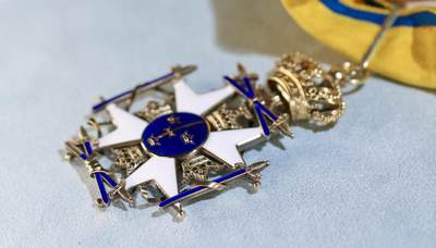 大猫徽章拍卖 第286期 瑞典王国指挥官级宝剑勋章军事版 银质镀金局部珐琅，6点方向珐琅有损（特别容易磕），很少见