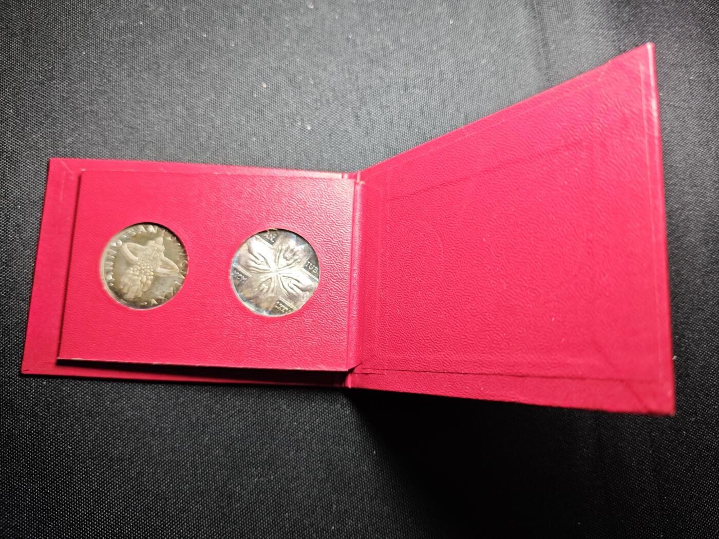 KK钱币收藏小铺  第400期  百期特拍（四拍之四）2月预留时间 周末发货  梵蒂冈教皇银章2枚套 一枚重12.7克