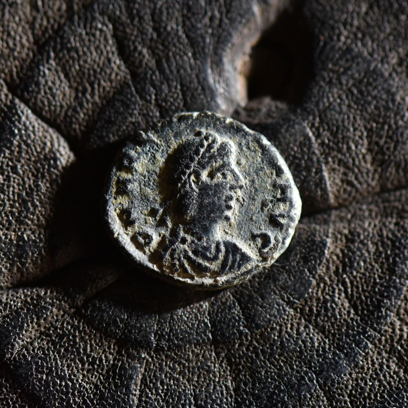 【良泉】【春节前最后一场】2月5日晚19.30点开拍！208组，本场结束后预存钱币的朋友请告知，将连同本场拍品一起邮寄，预祝诸位春节愉快！ 公元395-408年【古罗马】东罗马帝国首位皇帝-阿尔卡狄乌斯，胜利女神，微型铜币，1.32克