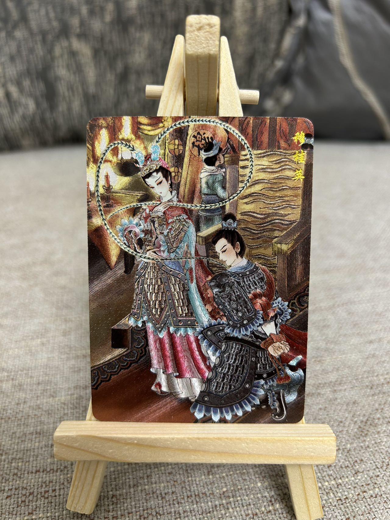 喜灰玩卡拍卖第三期限时免佣金，接代拍，免佣金帮卡友们拍卖，欢迎送拍，释放现金流，让自己有资金可以购买更多喜欢的卡牌，让别的卡友能淘到更多心仪的卡牌 山河潮玩四大巾帼加解锁粗闪一套共11张