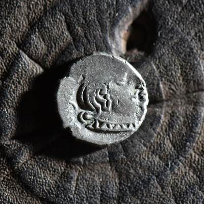 【良泉】【春节前最后一场】2月5日晚19.30点开拍！208组，本场结束后预存钱币的朋友请告知，将连同本场拍品一起邮寄，预祝诸位春节愉快！ - 公元3世纪【西郡太守】西萨特拉普王朝，背三拱佛丘、星月银币，2.31克