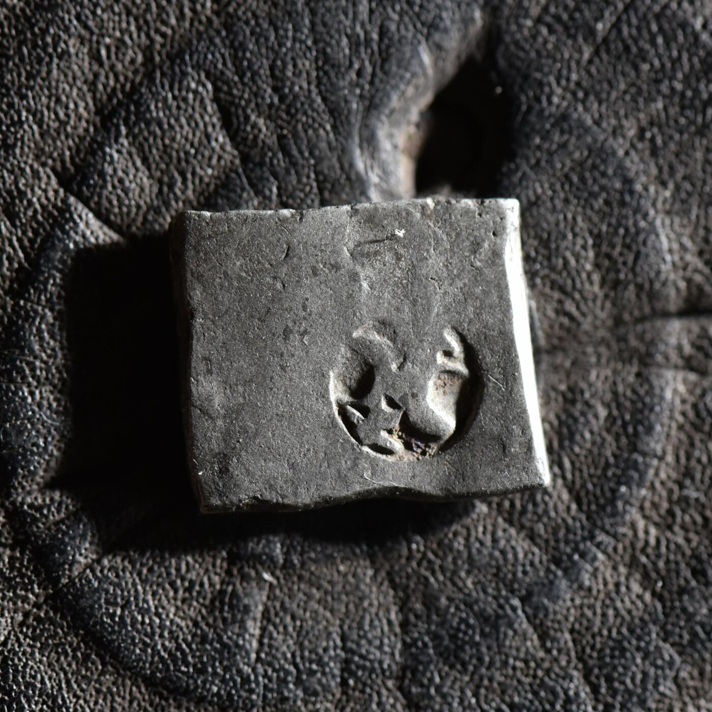 【良泉】【春节前最后一场】2月5日晚19.30点开拍！208组，本场结束后预存钱币的朋友请告知，将连同本场拍品一起邮寄，预祝诸位春节愉快！ 公元前3世纪【古印度】孔雀王朝， 1卡夏帕银币，3.36克