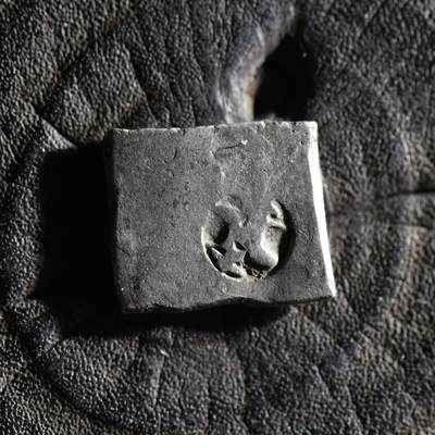 【良泉】【春节前最后一场】2月5日晚19.30点开拍！208组，本场结束后预存钱币的朋友请告知，将连同本场拍品一起邮寄，预祝诸位春节愉快！ - 公元前3世纪【古印度】孔雀王朝， 1卡夏帕银币，3.36克