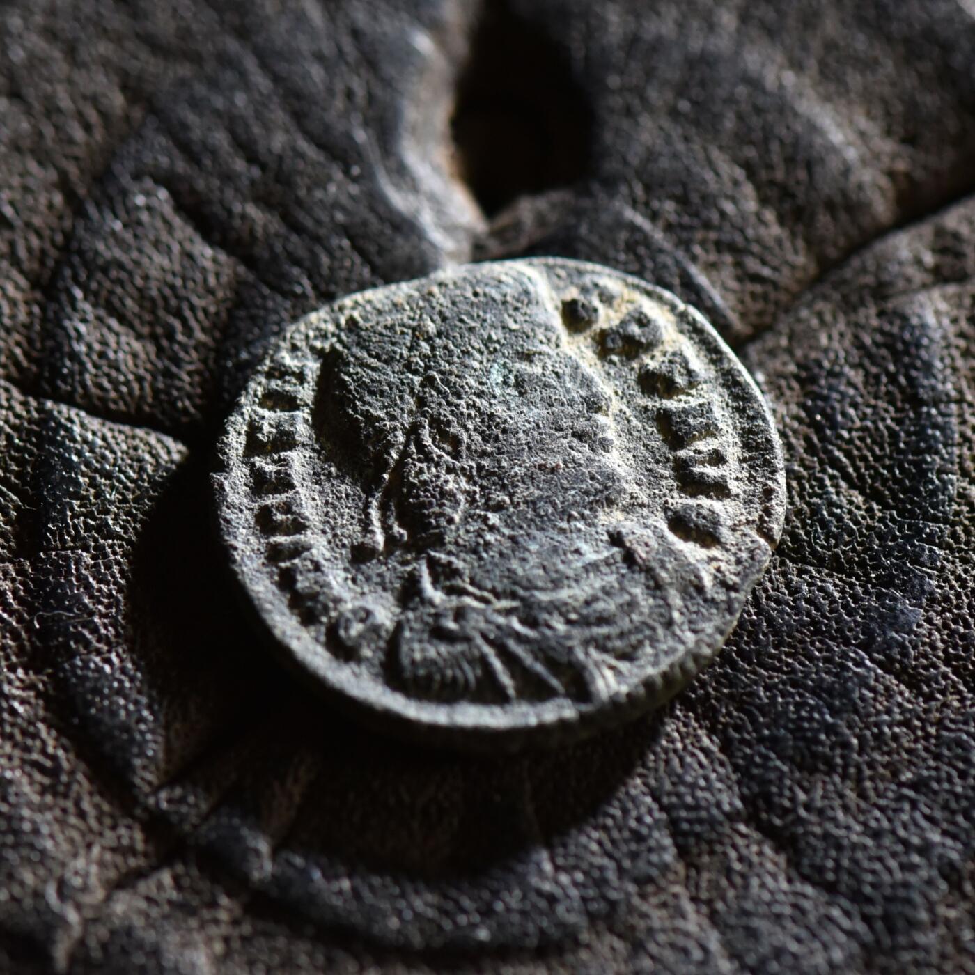 【良泉】【春节前最后一场】2月5日晚19.30点开拍！208组，本场结束后预存钱币的朋友请告知，将连同本场拍品一起邮寄，预祝诸位春节愉快！ 公元364-367年【古罗马】东部罗马帝国 瓦伦斯“胜利女神”铜币，帖撒罗尼亚造币厂，2.08克