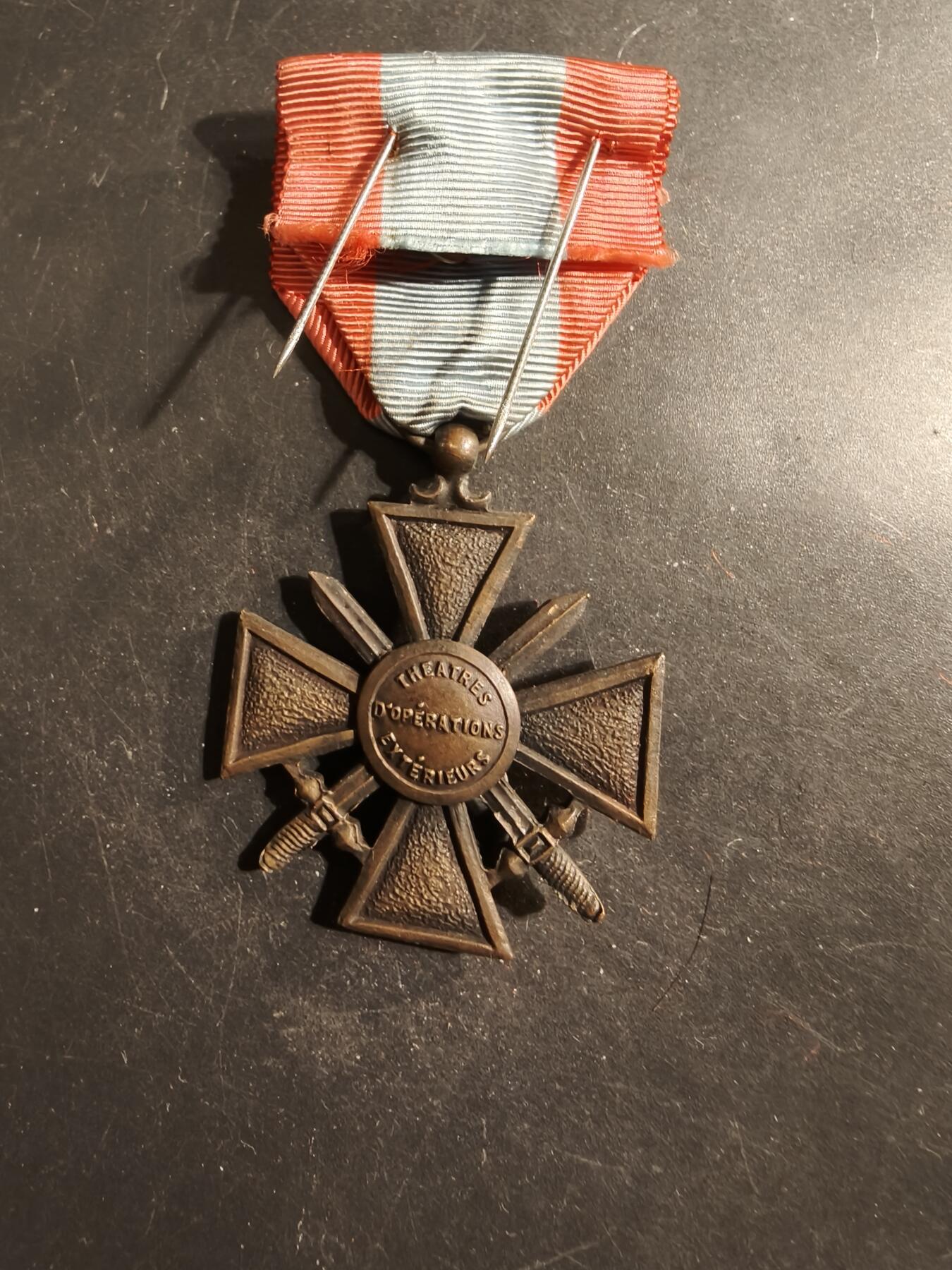老王徽章第176期 法国海外行动版战争十字奖章   3颗铜星勋饰