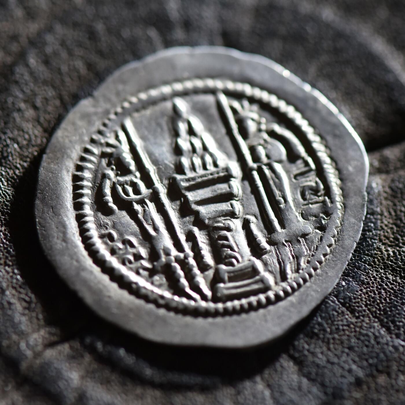 【良泉】【春节前最后一场】2月5日晚19.30点开拍！208组，本场结束后预存钱币的朋友请告知，将连同本场拍品一起邮寄，预祝诸位春节愉快！ 【极美品】公元438-457年【波斯帝国】萨珊王朝，耶兹格德二世 一德拉克马银币，4.19克