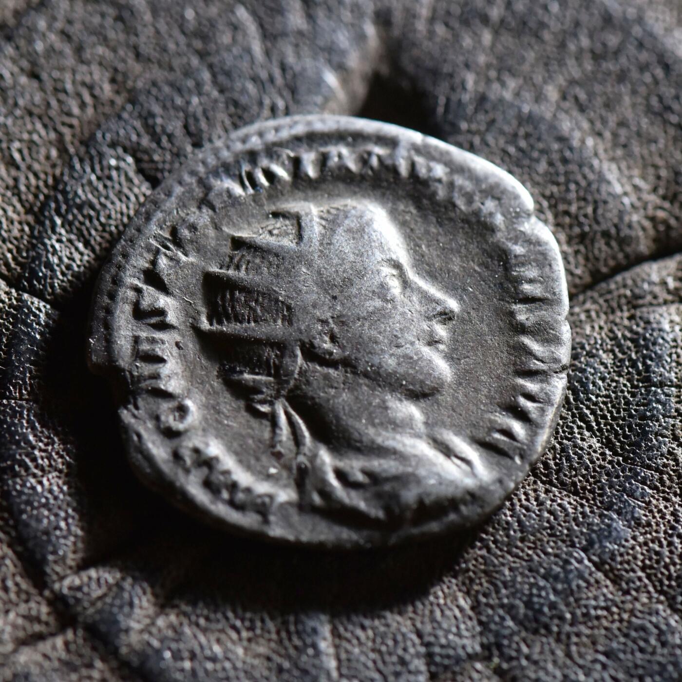 【良泉】【春节前最后一场】2月5日晚19.30点开拍！208组，本场结束后预存钱币的朋友请告知，将连同本场拍品一起邮寄，预祝诸位春节愉快！ 公元238-244年【古罗马】戈尔迪安三世，背罗马女神手持胜利女神，铭文 ROMAE AETERNAE（罗马永恒）双迪纳里银币，3.39克