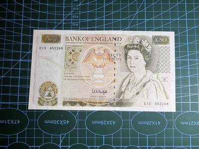 【炜奕收藏】，第五十六期，大不列颠专场 - 英国D序列50镑，UNC-品相，号码无47，背面出厂颜料拖印，边缘潮斑