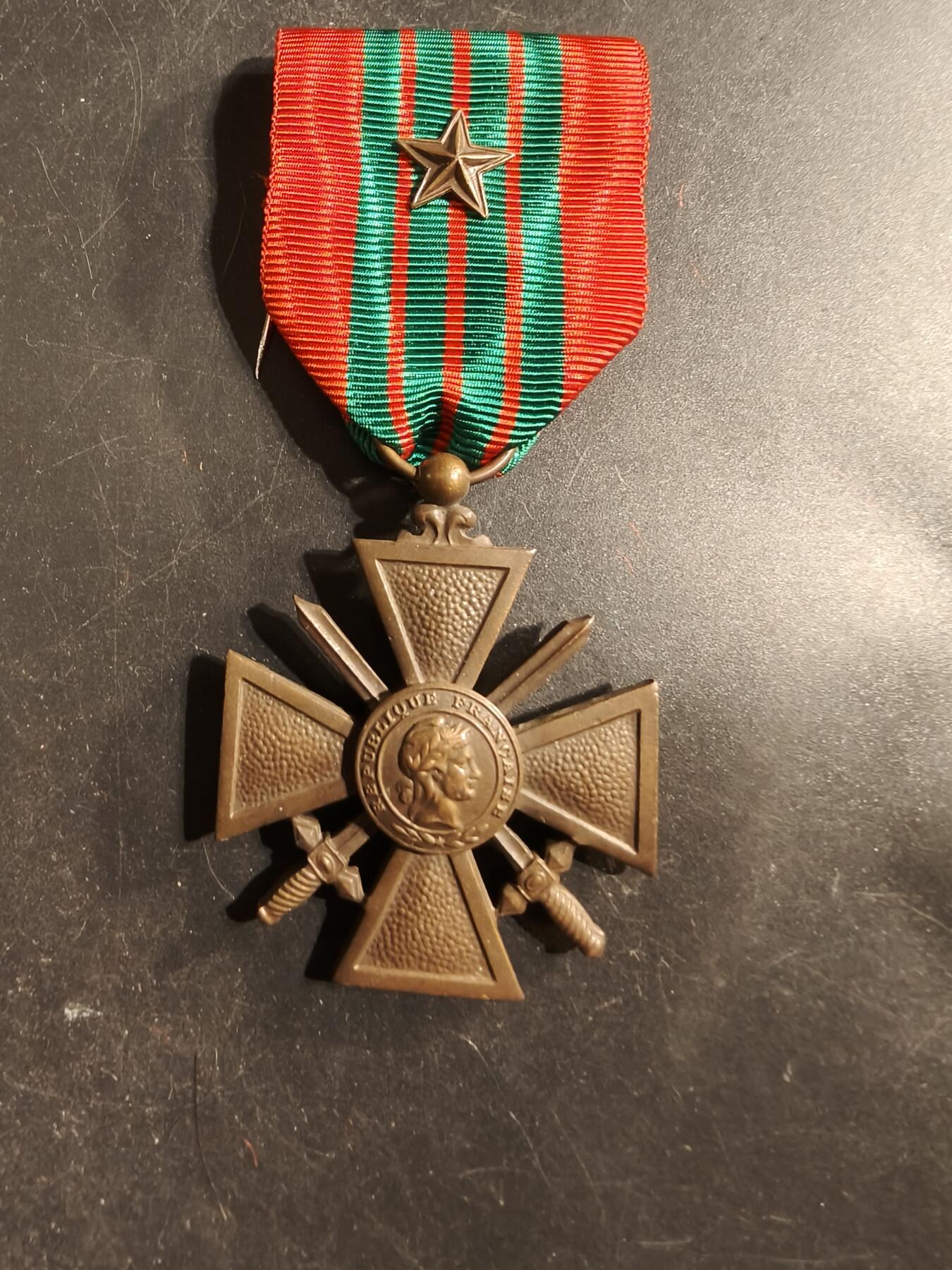 老王徽章第176期 法国1939战争十字奖章    1颗铜星勋饰