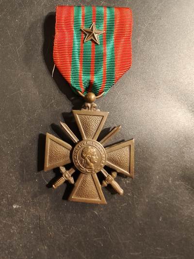老王徽章第176期 - 法国1939战争十字奖章    1颗铜星勋饰