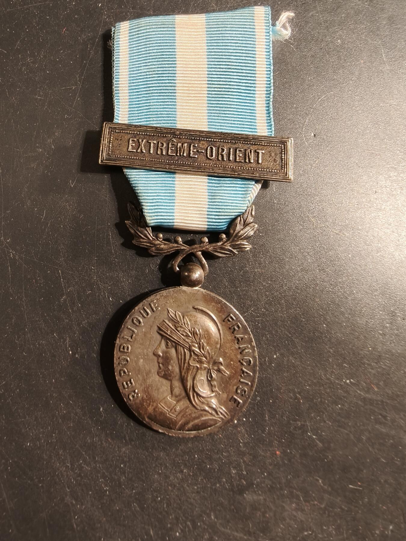 老王徽章第176期 法国殖民奖章    带远东勋条