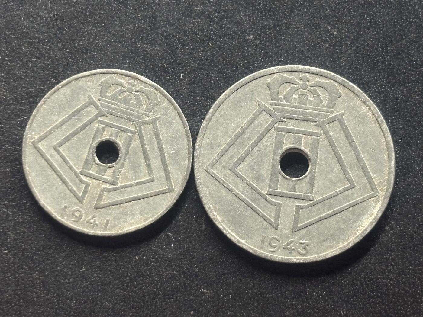 邮泉阁限时拍卖第三十九场 欧洲专场（硬币在国外。请付邮费6元。） 比利时利奥波德三世国王锌币2枚