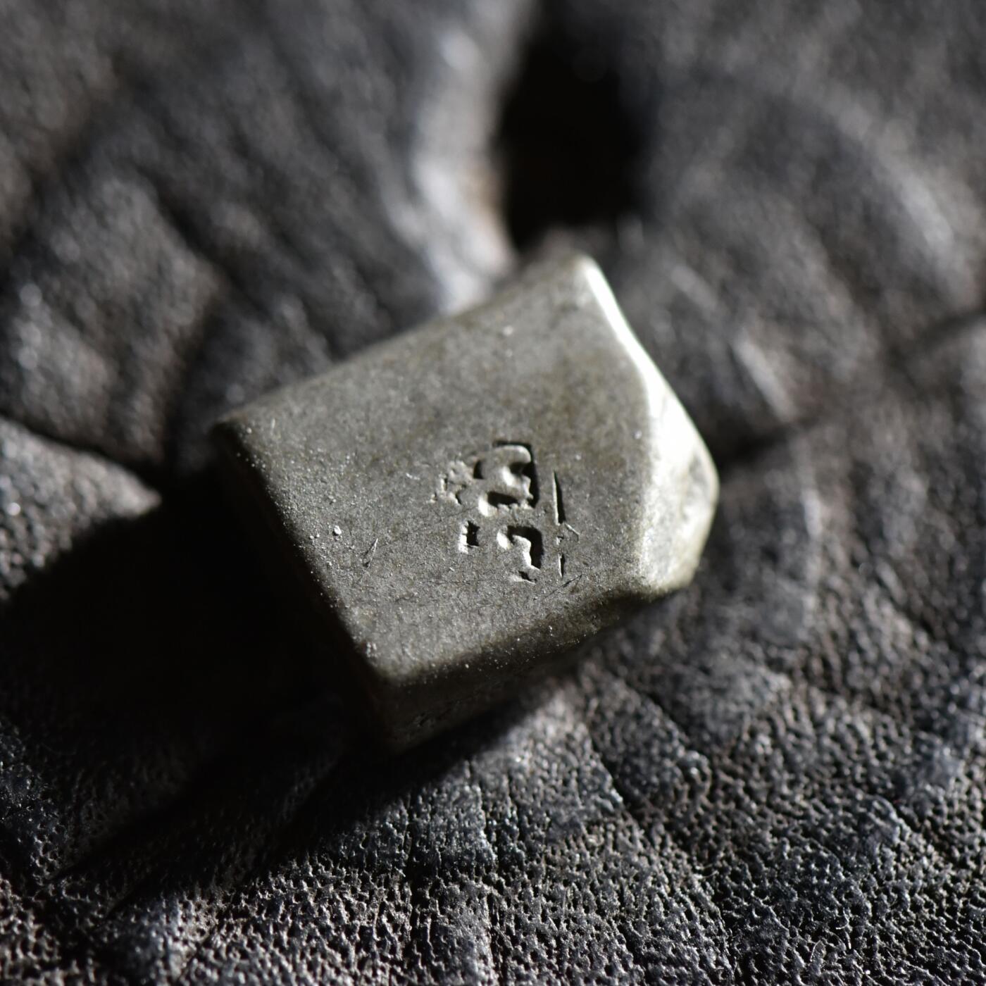 【良泉】【春节前最后一场】2月5日晚19.30点开拍！208组，本场结束后预存钱币的朋友请告知，将连同本场拍品一起邮寄，预祝诸位春节愉快！ 公元前3世纪【古印度】孔雀王朝【阿育王】佛教三大护法王之一， 1卡夏帕银币，3.32克