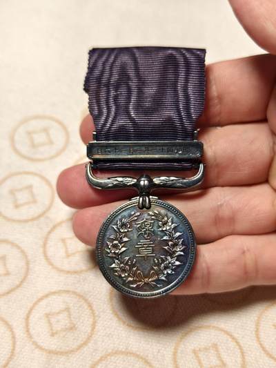 抚柳草堂-第七期章牌钱币 奖章勋章限时免佣 满百包邮 放漏专场 - 昭和四十一年褒章 银质好品五彩包浆重27g 