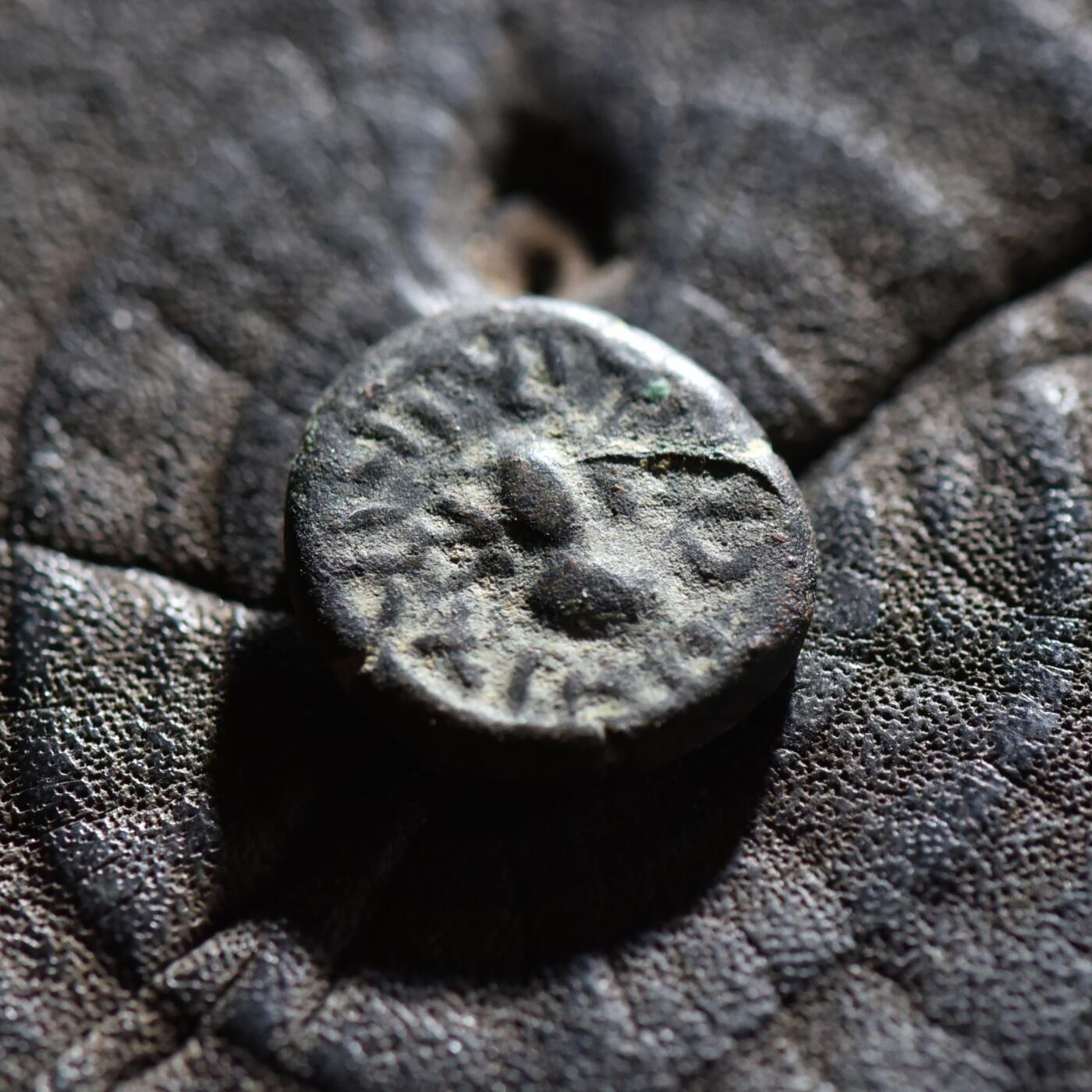 【良泉】【春节前最后一场】2月5日晚19.30点开拍！208组，本场结束后预存钱币的朋友请告知，将连同本场拍品一起邮寄，预祝诸位春节愉快！ 公元106-130年【埃兰】奥罗德斯二世，背天空之神贝罗斯（Belos）和阿拉米铭文。一德拉克马铜币，3.35克