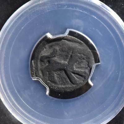 【良泉】【春节前最后一场】2月5日晚19.30点开拍！208组，本场结束后预存钱币的朋友请告知，将连同本场拍品一起邮寄，预祝诸位春节愉快！ - 公元7-8世纪【丝绸之路】昭武九姓 粟特石国 铜币，正面狮子，背面三叉戟族徽 外圈粟特文“塔尔纳齐夫王”2.1克