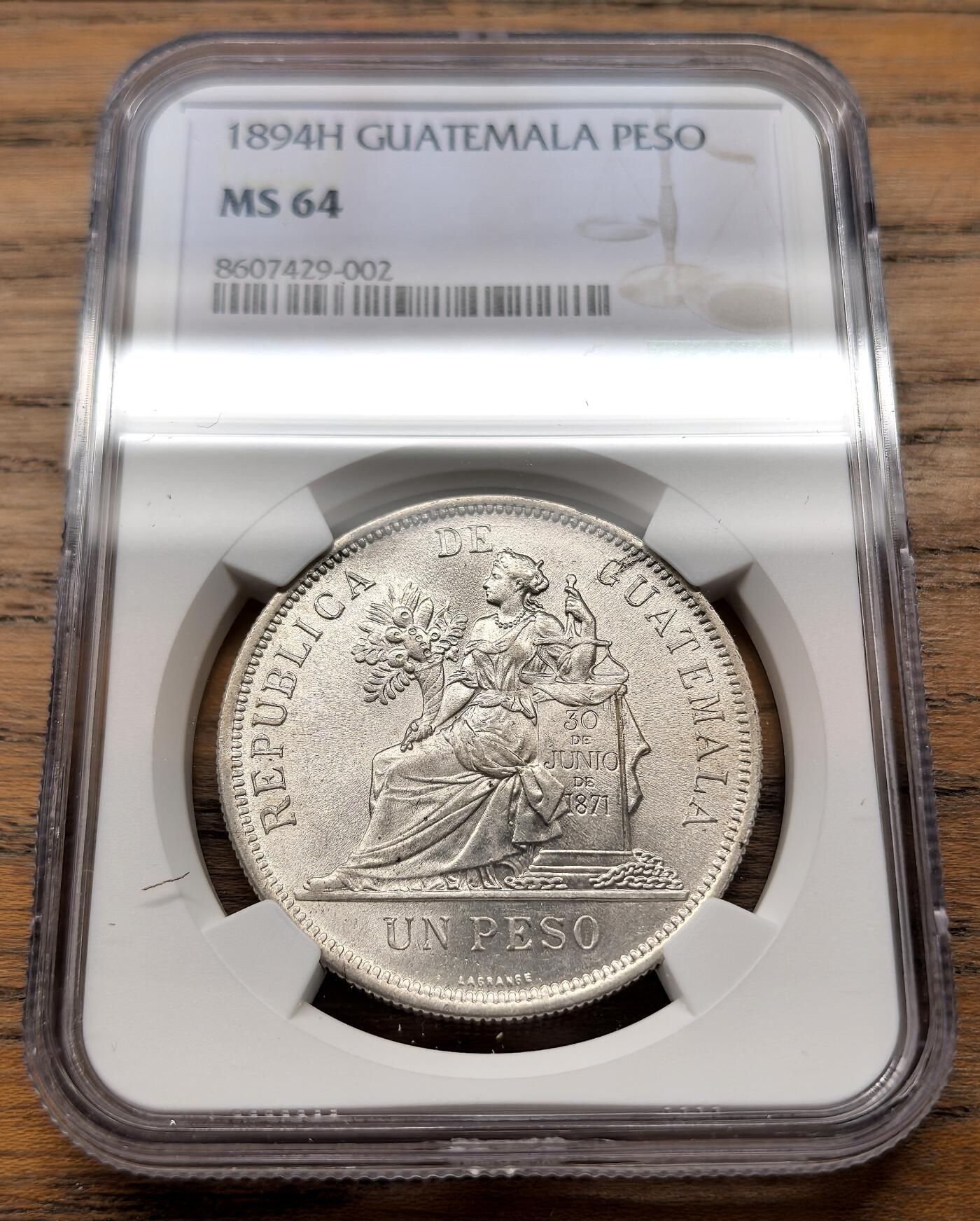 凡希社世界钱币微拍第三百十八期 1894H危地马拉执丰饶角的女神peso大银NGC-MS64，光泽亮丽饱满的收藏级品质！