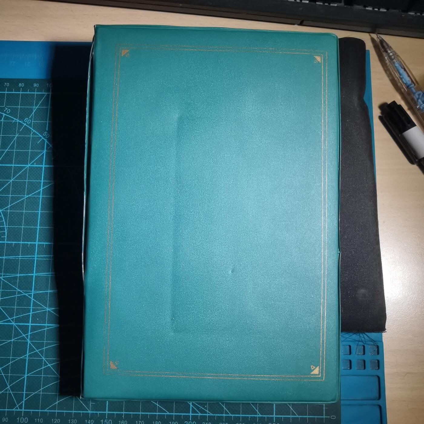 沼泽如烟--第956场 菲律宾邮票币册有裂