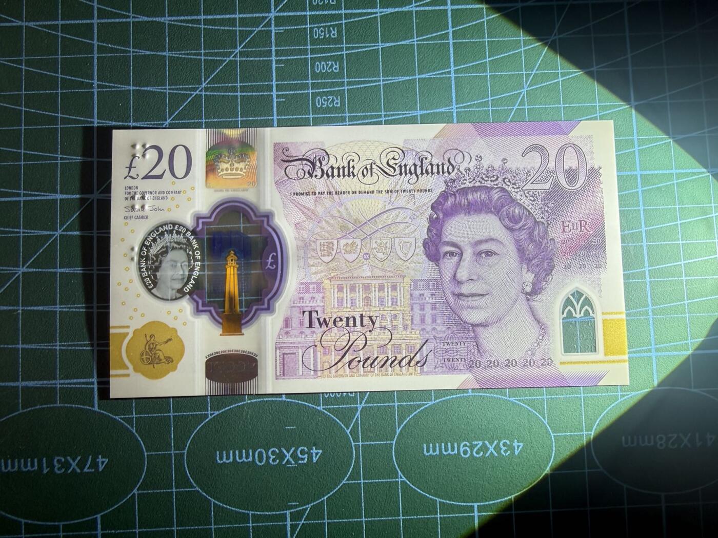 【炜奕收藏】，第五十六期，大不列颠专场 英国G序列20镑，UNC品相