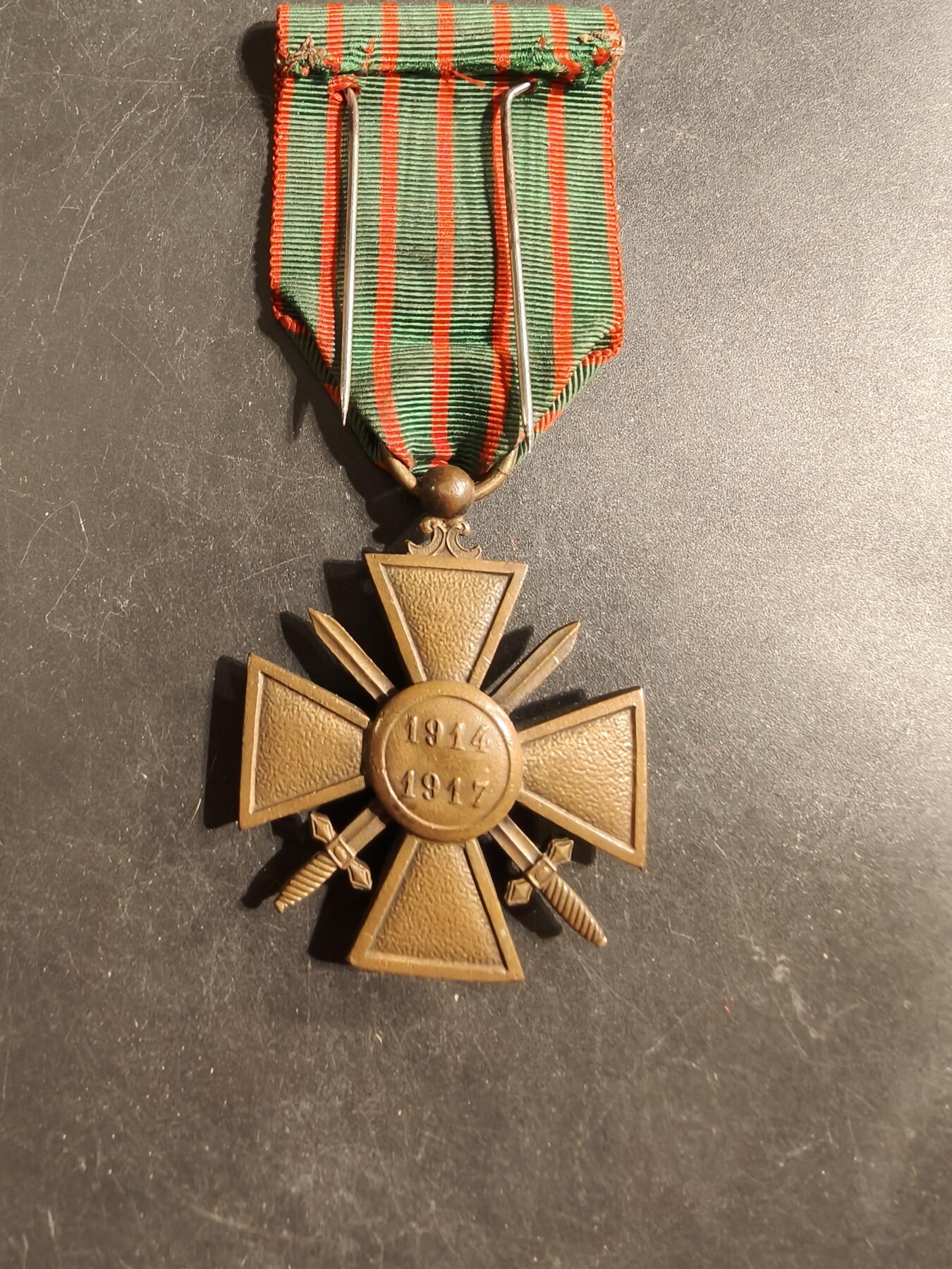 老王徽章第176期 法国1917版战争十字奖章   1颗铜星勋饰