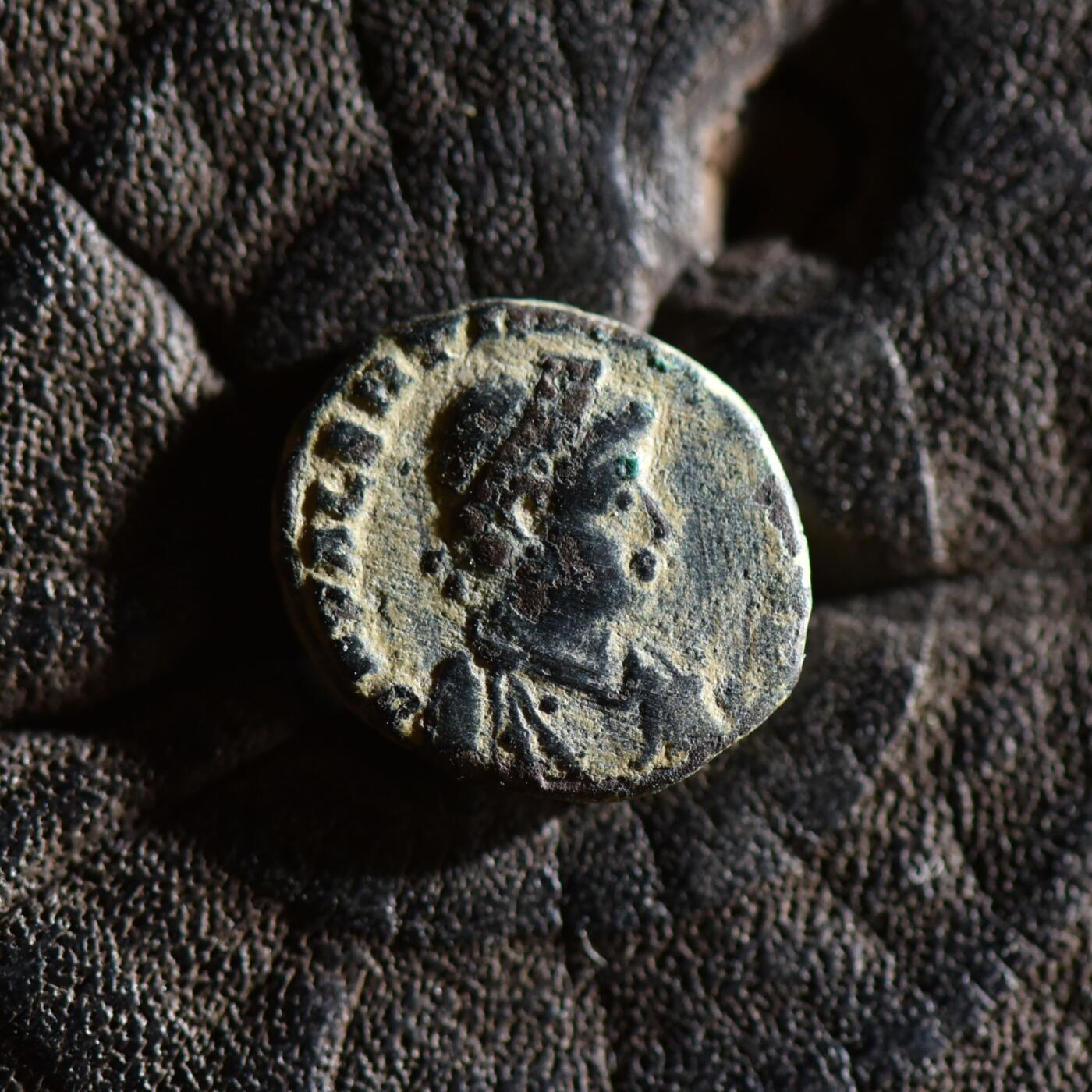 【良泉】【春节前最后一场】2月5日晚19.30点开拍！208组，本场结束后预存钱币的朋友请告知，将连同本场拍品一起邮寄，预祝诸位春节愉快！ 【少见清晰】公元383-388年【古罗马】瓦伦丁尼安二世，胜利女神铜币，1.26克