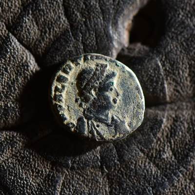 【良泉】【春节前最后一场】2月5日晚19.30点开拍！208组，本场结束后预存钱币的朋友请告知，将连同本场拍品一起邮寄，预祝诸位春节愉快！ - 【少见清晰】公元383-388年【古罗马】瓦伦丁尼安二世，胜利女神铜币，1.26克