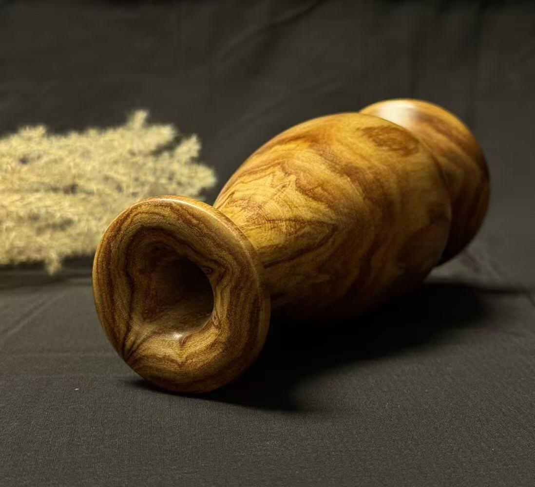 零元拍：海南黄花梨 花瓶 整料掏出，高 170， 大肚 70，底座 69，平口 55MM