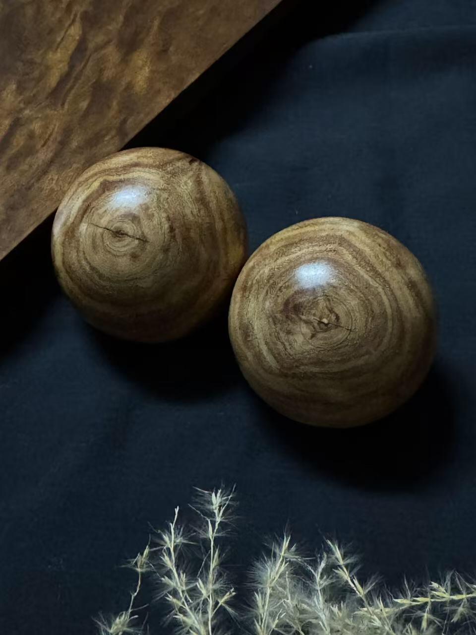 零元拍：  海南黄花梨超大大手球一对，尺寸：55MM