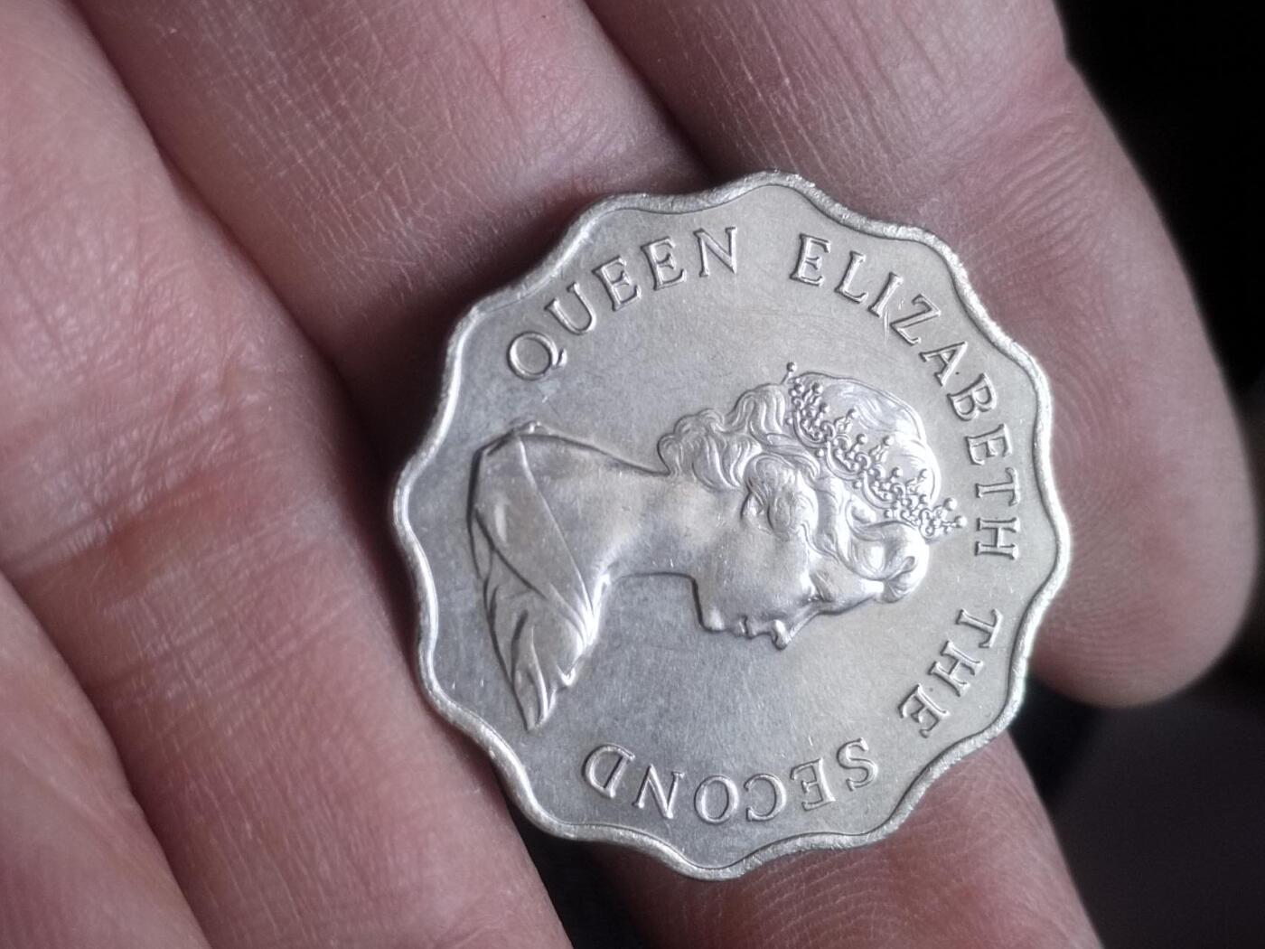 评级币 硬币 纪念币专场 1979年 港币二元。卷拆五彩光。