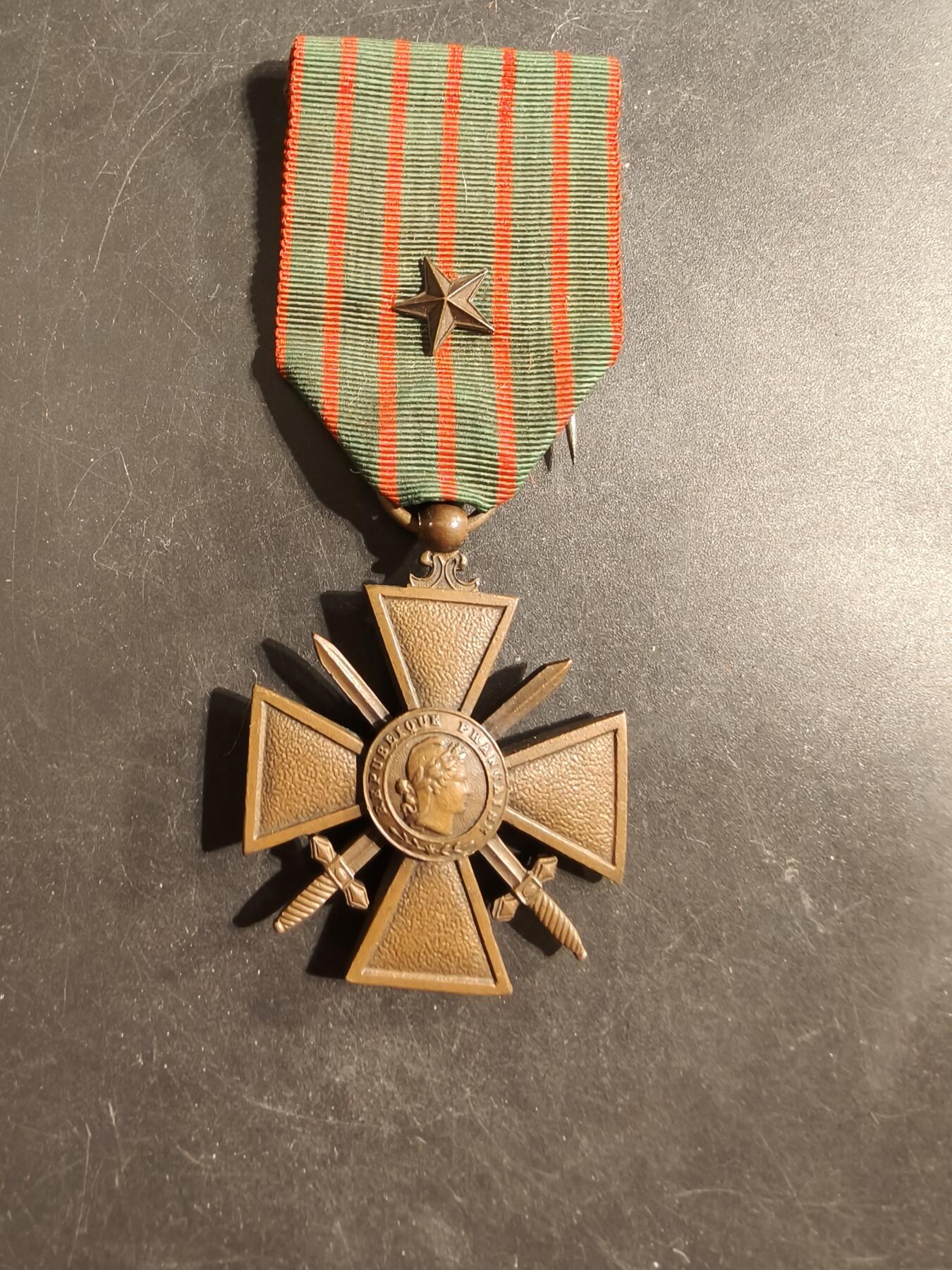 老王徽章第176期 法国1917版战争十字奖章   1颗铜星勋饰