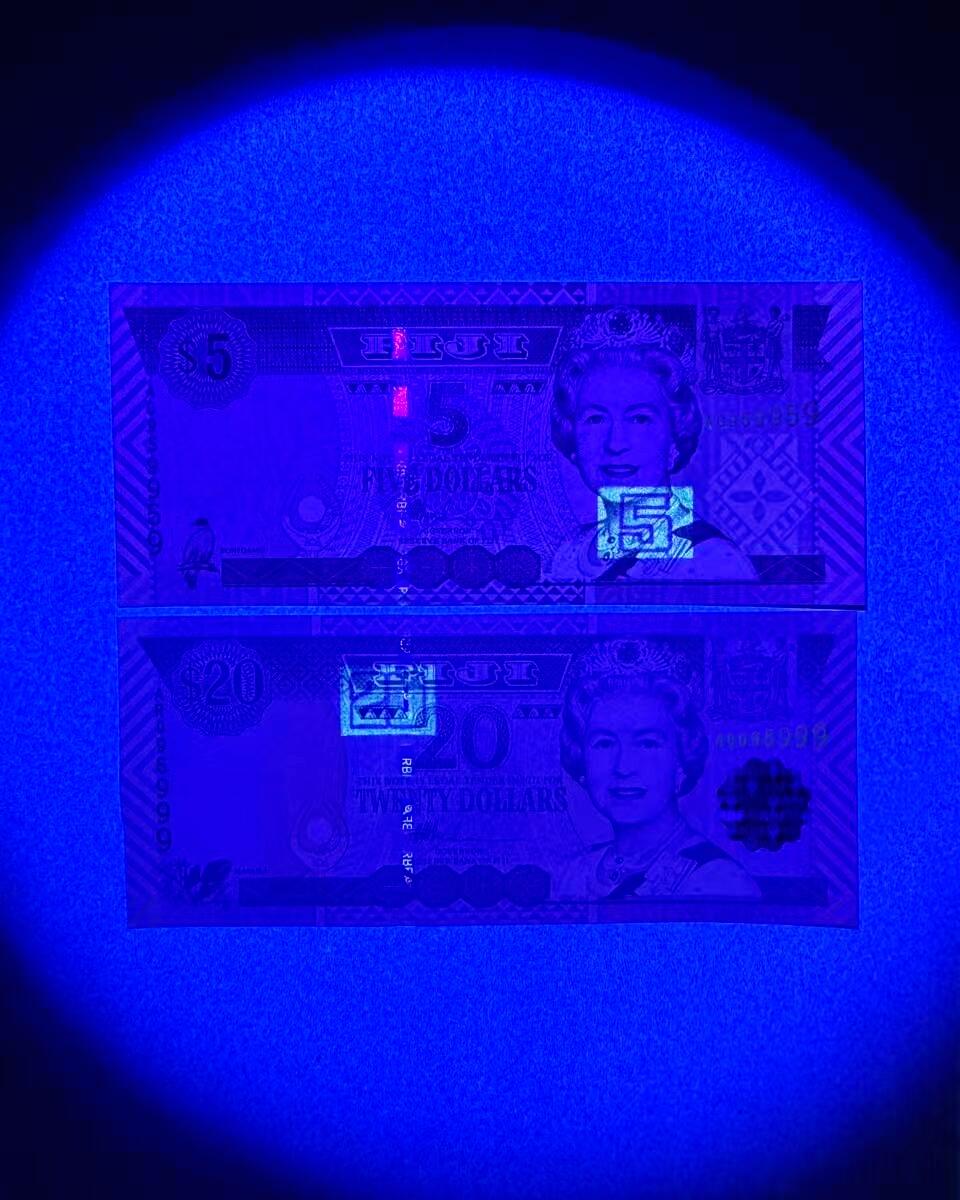 【Blue Auction】世界纸币精拍第774期——18级TOP拍卖/信誉/品质/专业/高效💫 【一组2张无47 含999豹子号】斐济 5-20元 女王 UNC/UNC-（20元有压痕）