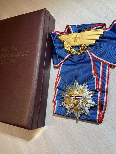 大猫徽章拍卖 第286期 南斯拉夫一级旗帜勋章 原盒全品