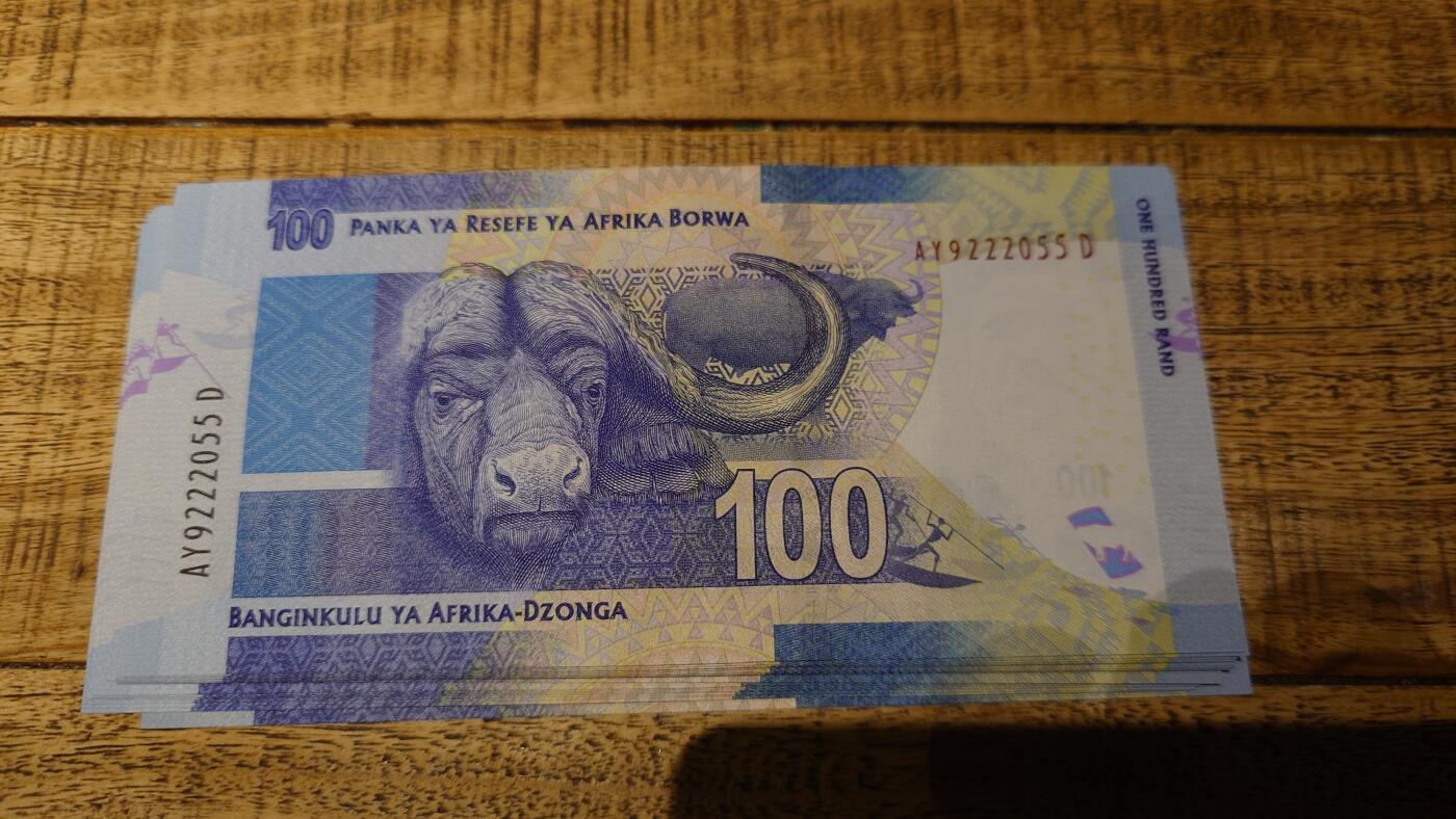 【新年七拍】世界钱币～微拍第228期暨2026年第7期  中小单价原刀卖剩号码精选部分 2015年南非100兰特 全新绝品无47尾号2055