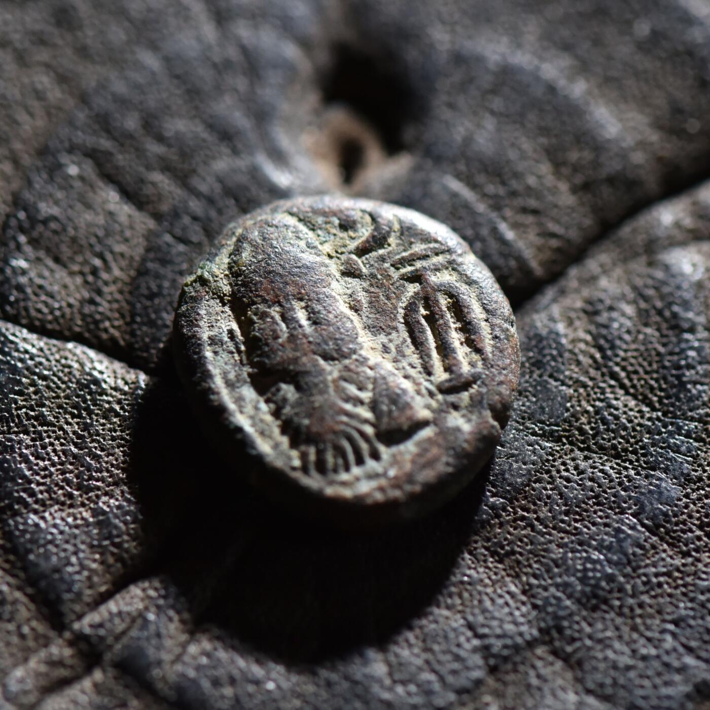 【良泉】【春节前最后一场】2月5日晚19.30点开拍！208组，本场结束后预存钱币的朋友请告知，将连同本场拍品一起邮寄，预祝诸位春节愉快！ 公元106-130年【埃兰】奥罗德斯二世，背天空之神贝罗斯（Belos）和阿拉米铭文。一德拉克马铜币，3.35克