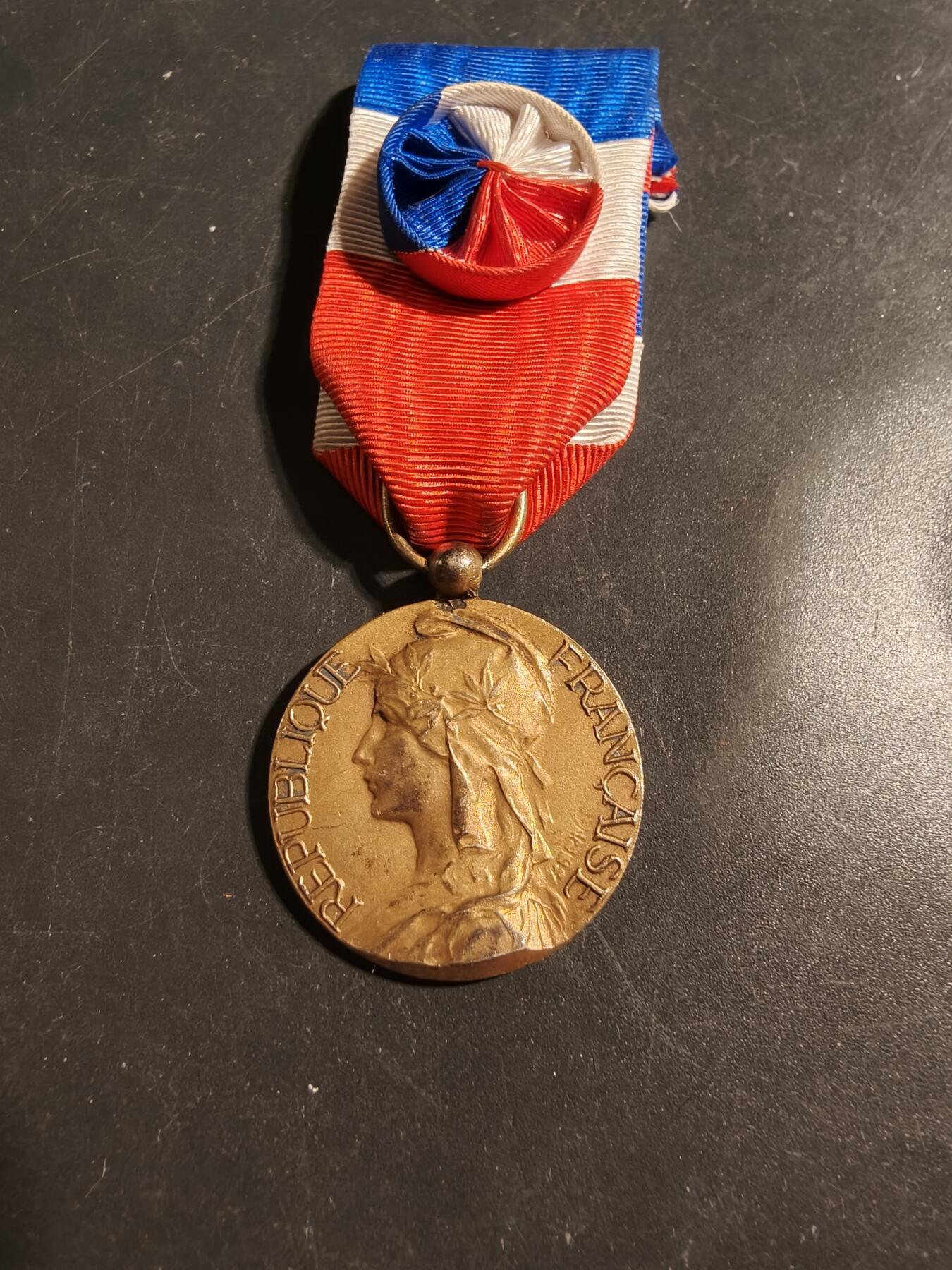 老王徽章第176期 法国金级劳动部荣誉奖章    950银镀金    13.2g