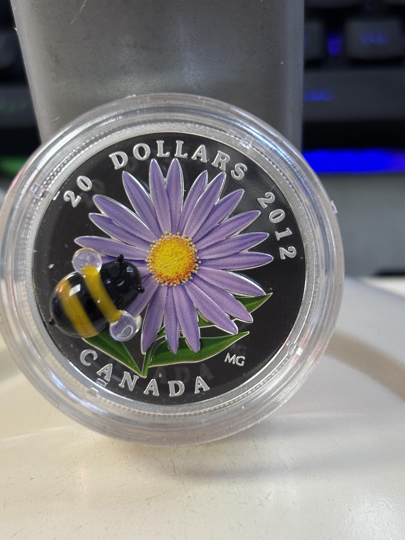 第187期拍卖 加拿大2012年蜜蜂镶嵌威尼斯彩色玻璃1盎司银币，9999银，发行10000枚