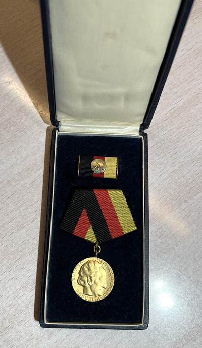 大猫徽章拍卖 第286期 - 东德国家奖金（军版大挂）