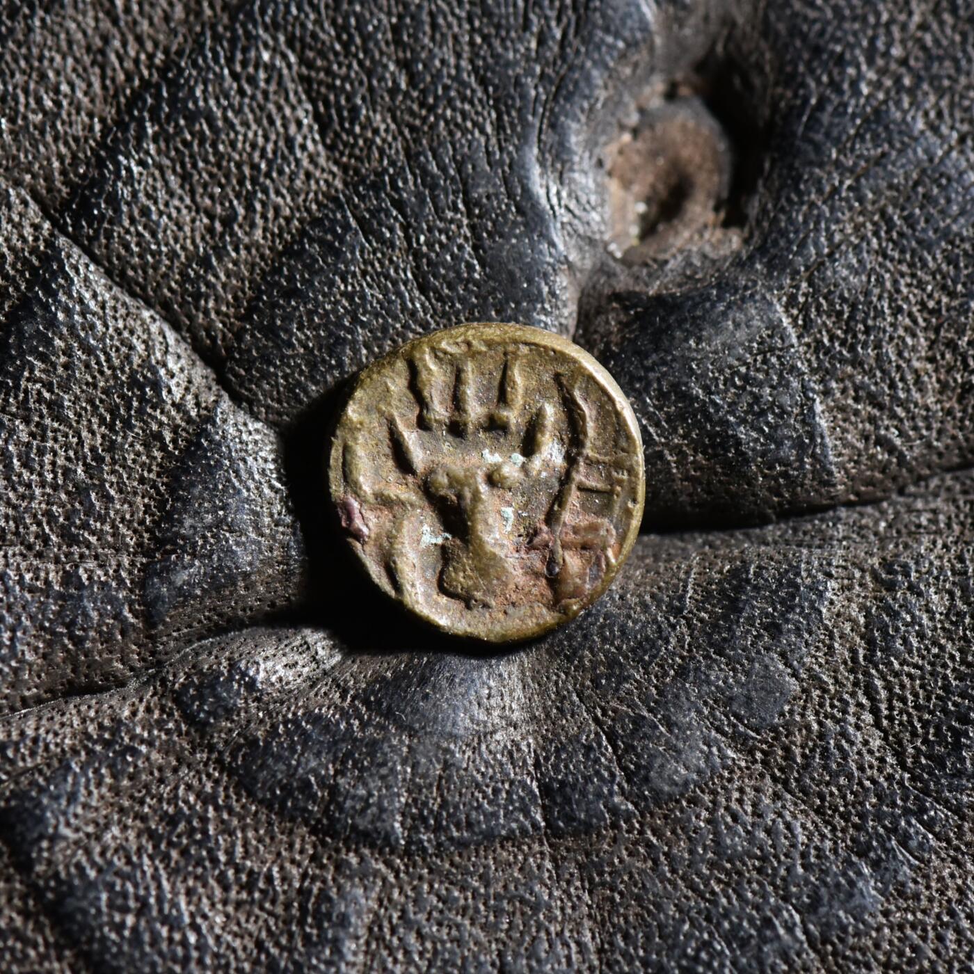 【良泉】【春节前最后一场】2月5日晚19.30点开拍！208组，本场结束后预存钱币的朋友请告知，将连同本场拍品一起邮寄，预祝诸位春节愉快！ 公元1-2世纪【南阿拉伯半岛】希木叶尔人或赛伯伊人，灭绝生物“也门瞪羚”1/4标准【微型】银铜合金币，0.47克