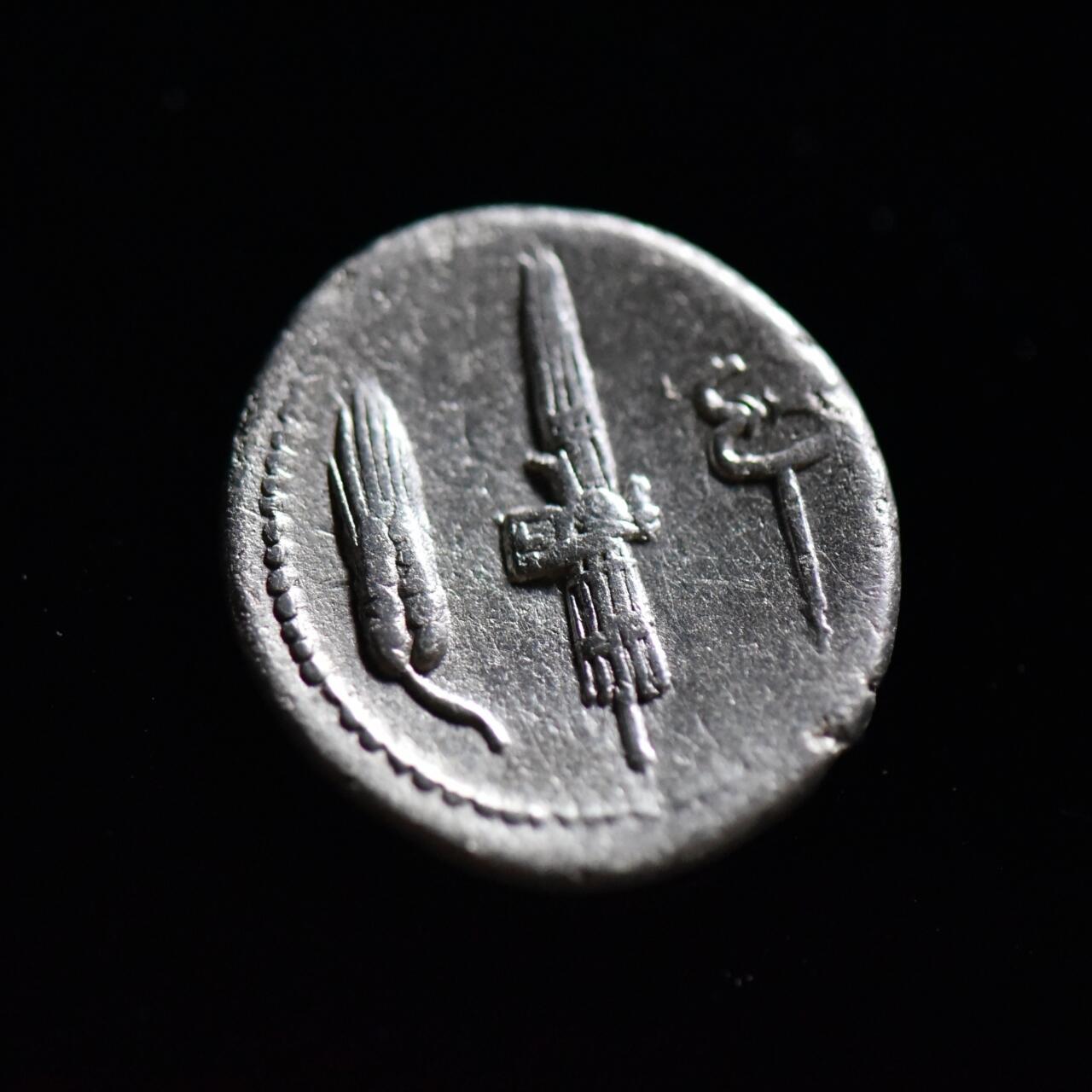 【良泉】【春节前最后一场】2月5日晚19.30点开拍！208组，本场结束后预存钱币的朋友请告知，将连同本场拍品一起邮寄，预祝诸位春节愉快！ 【极美品！】公元前83年【古罗马·共和时期】打制，爱与美之神—维纳斯，第纳尔银币，3.69克