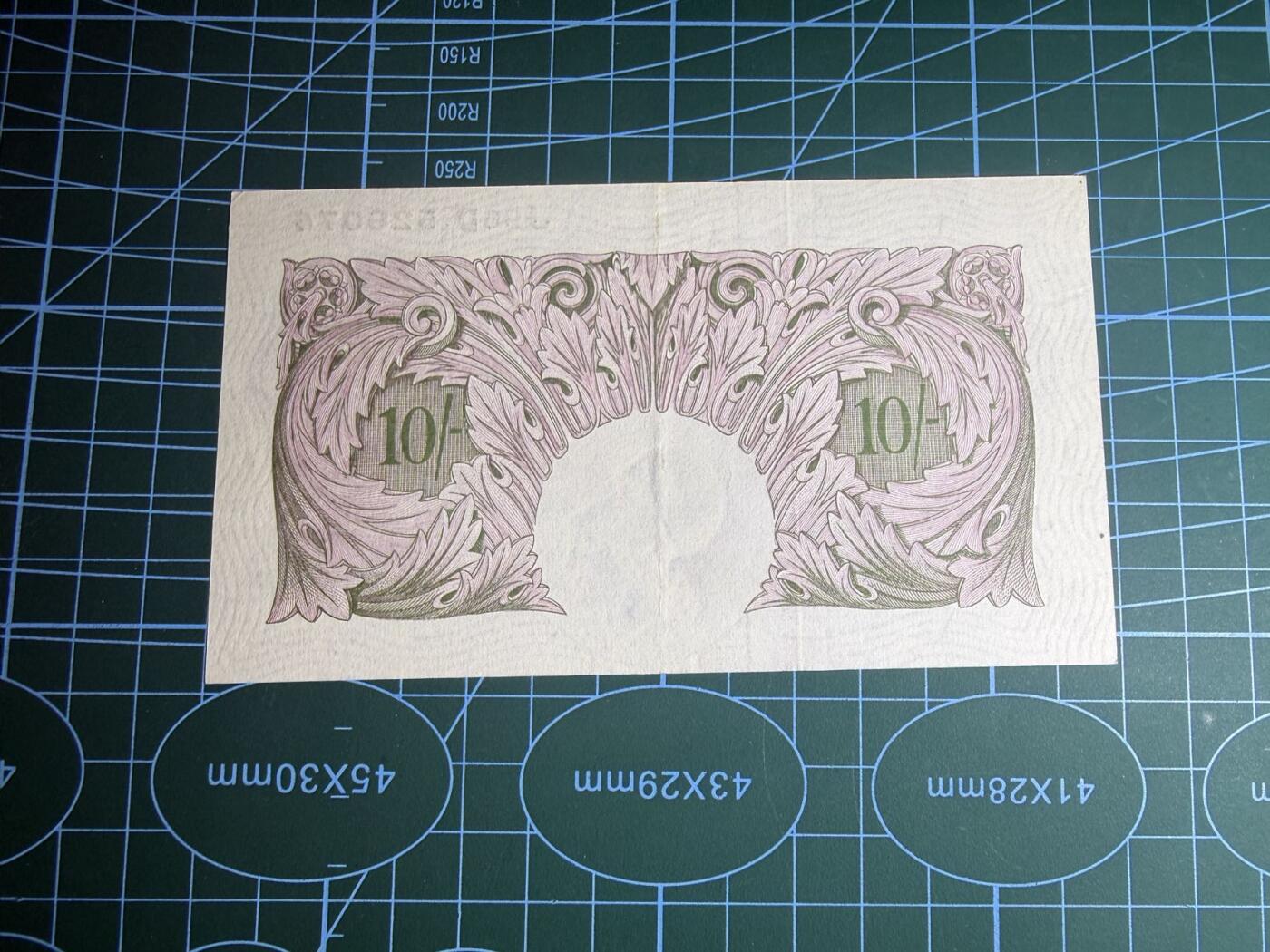 【炜奕收藏】，第五十六期，大不列颠专场 英国A序列10先令战时紫色版，品相如图